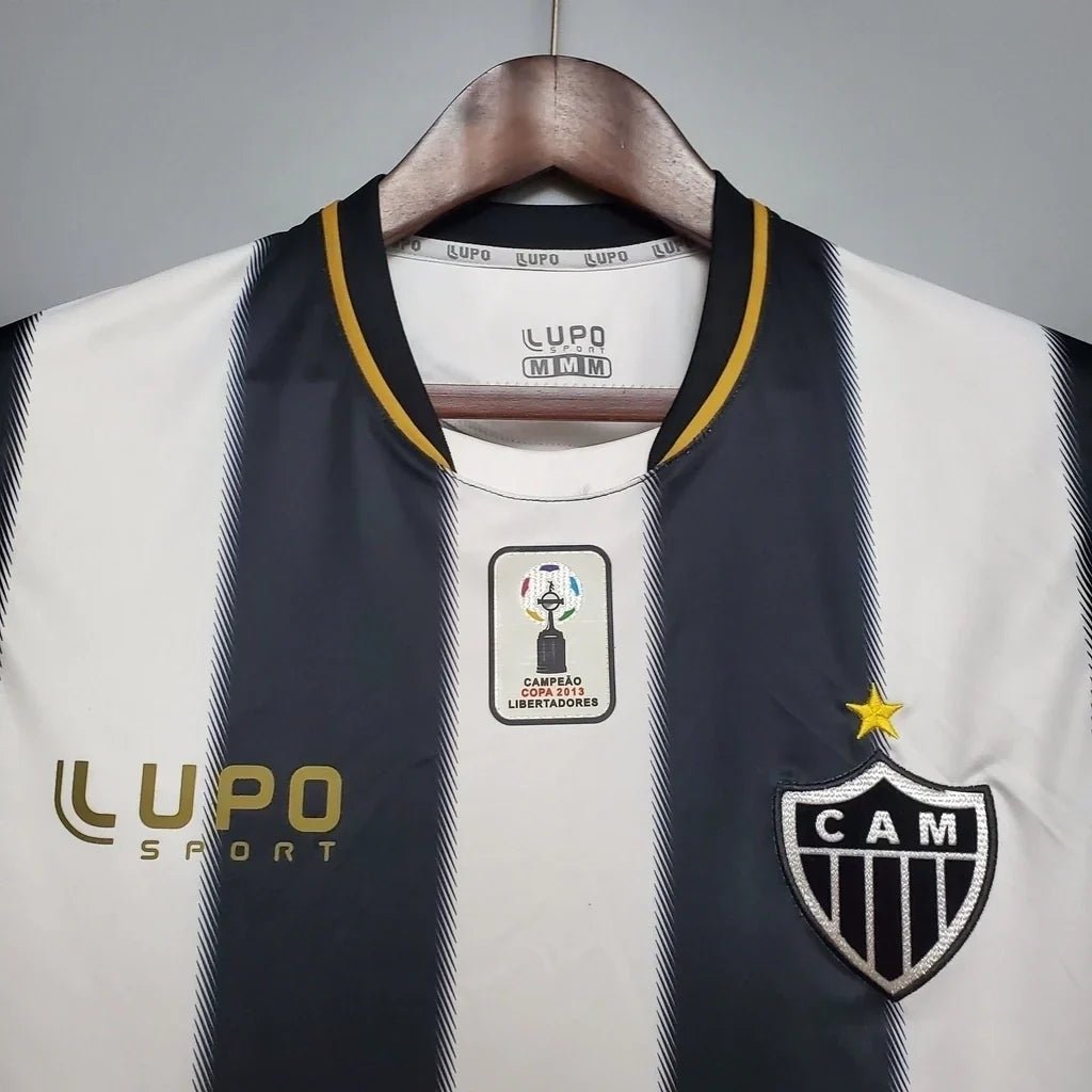 Camisa Atlético Mineiro Home Retrô 2013 Patch da Libertadores - Preta e Branca - Lupo - Manto Club