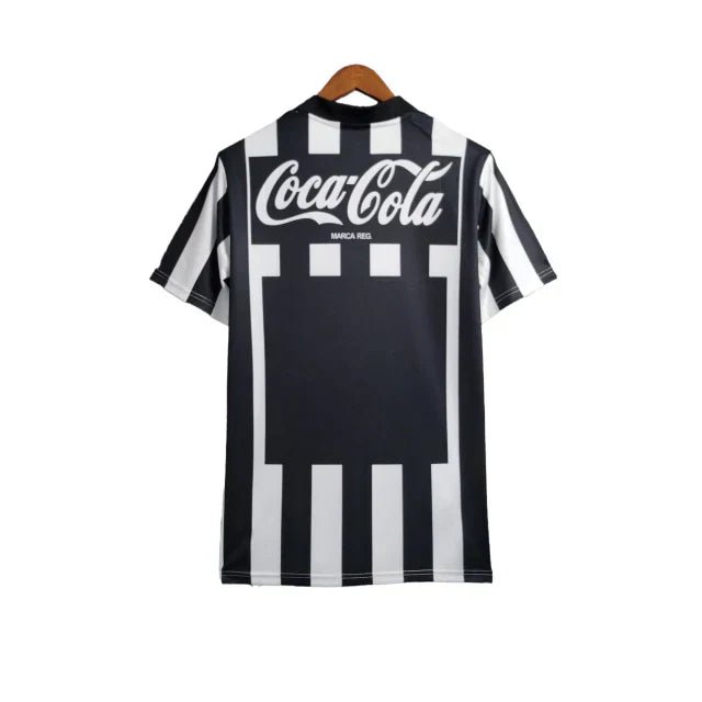 Camisa Botafogo I Retrô 1997 Torcedor Masculina - Branca com listras pretas com patrocínio da Coca Cola - Manto Club